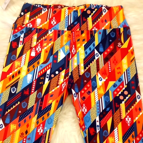 Disney LLR Its a Small World Legging-Pink Mix - Picture 2 of 9